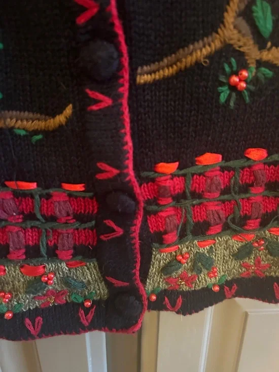 White Stag Christmas Cardinal Vest - Picture 6 of 8